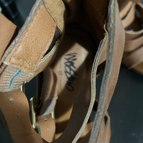 Strappy Heel! - Picture 4 of 4